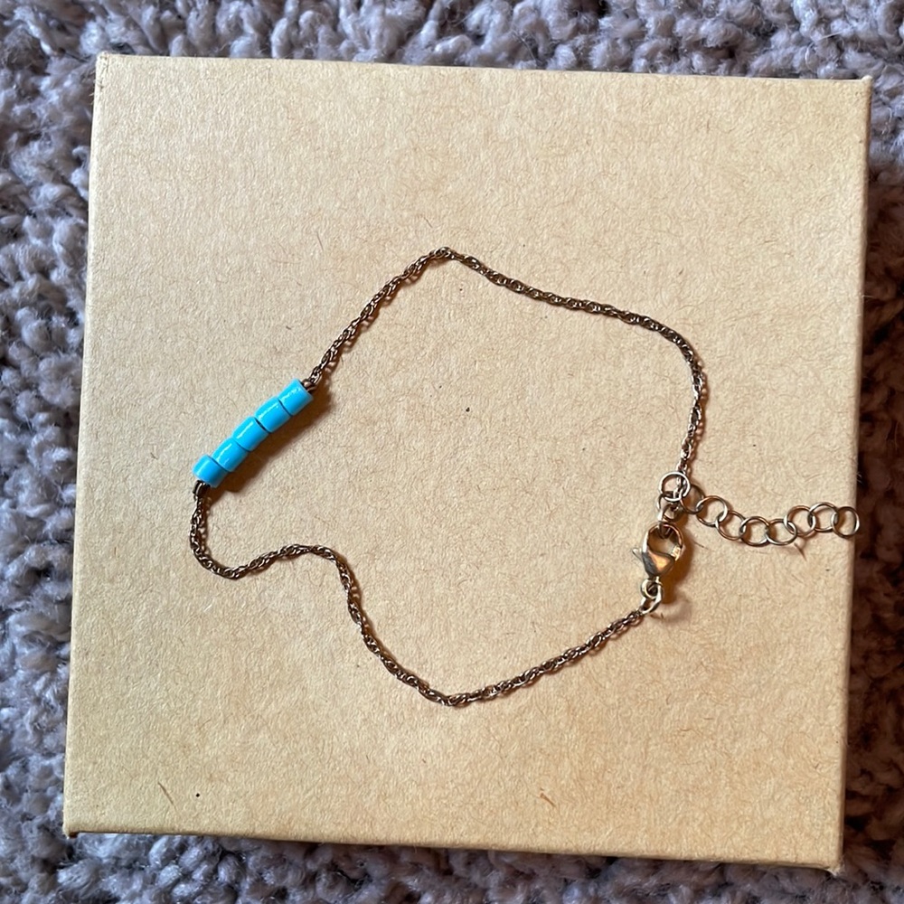 Turquoise bead bracelet